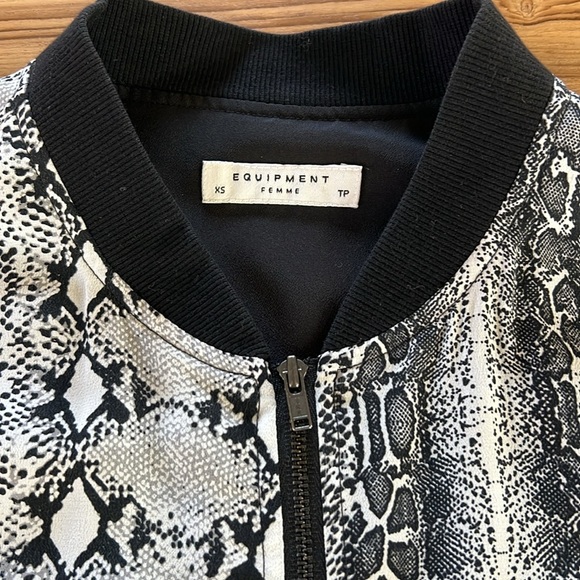 Equipment silk bomber jacket. Size XS (fits like a S) Good condition - Picture 2 of 4